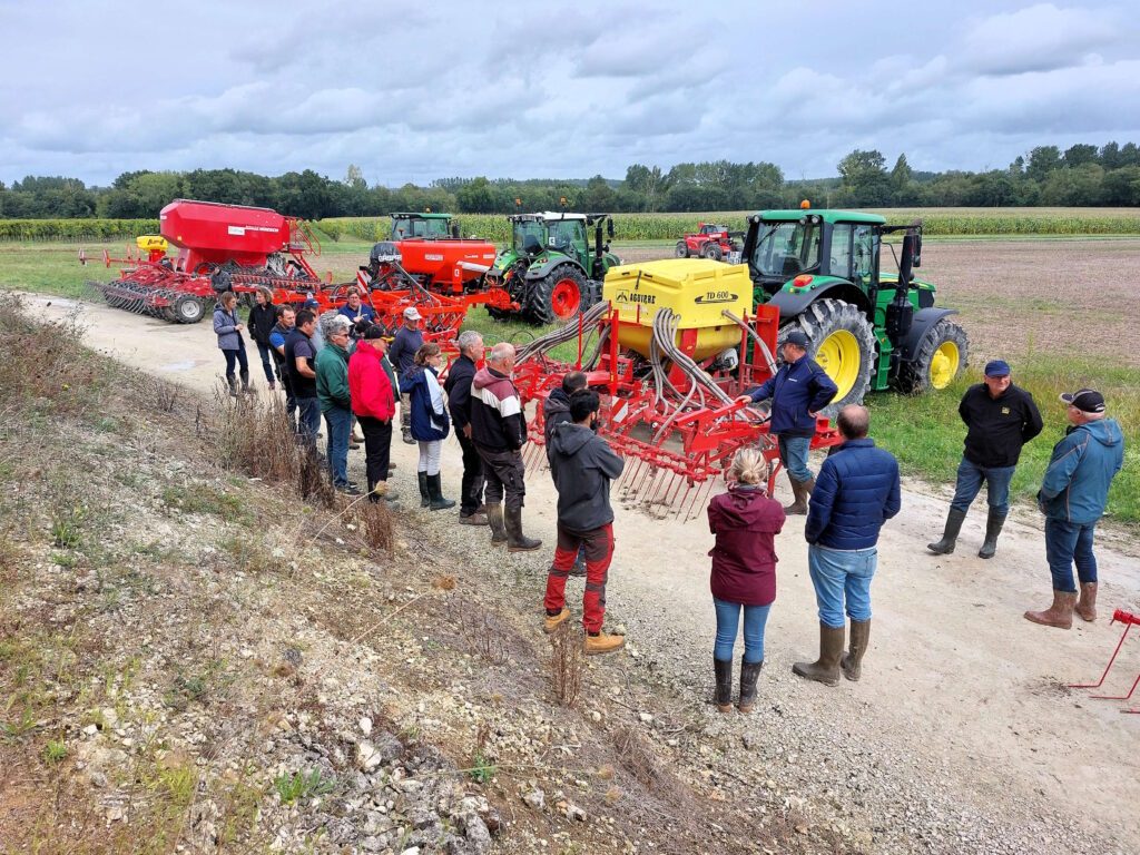 Présentation de semoir à dents en CUMA
